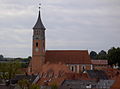 Archäologische Befunde des Mittelalters und der frühen Neuzeit im Bereich der evangelisch-lutherischen Pfarrkirche St. Johannes Baptist in Floß, darunter die Spuren von Vorgängerbauten bzw. älterer Vorgängerbauten sowie der zugehörigen Kirchhofbefestigung