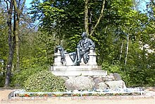 Fontane-Denkmal auf dem Fontaneplatz; ebenfalls von Max Wiese