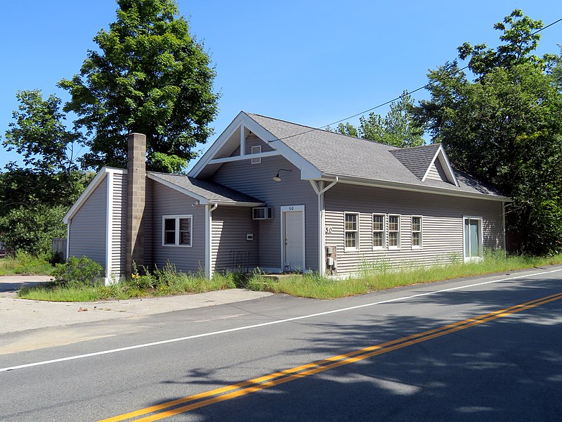 File:Former Manville freight house, September 2018.JPG