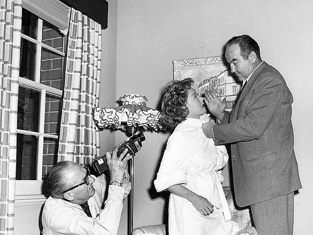 Lang with Gloria Grahame and Broderick Crawford on the set of Human Desire