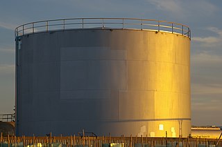 <span class="mw-page-title-main">Storage tank</span> Container for liquids or compressed gas