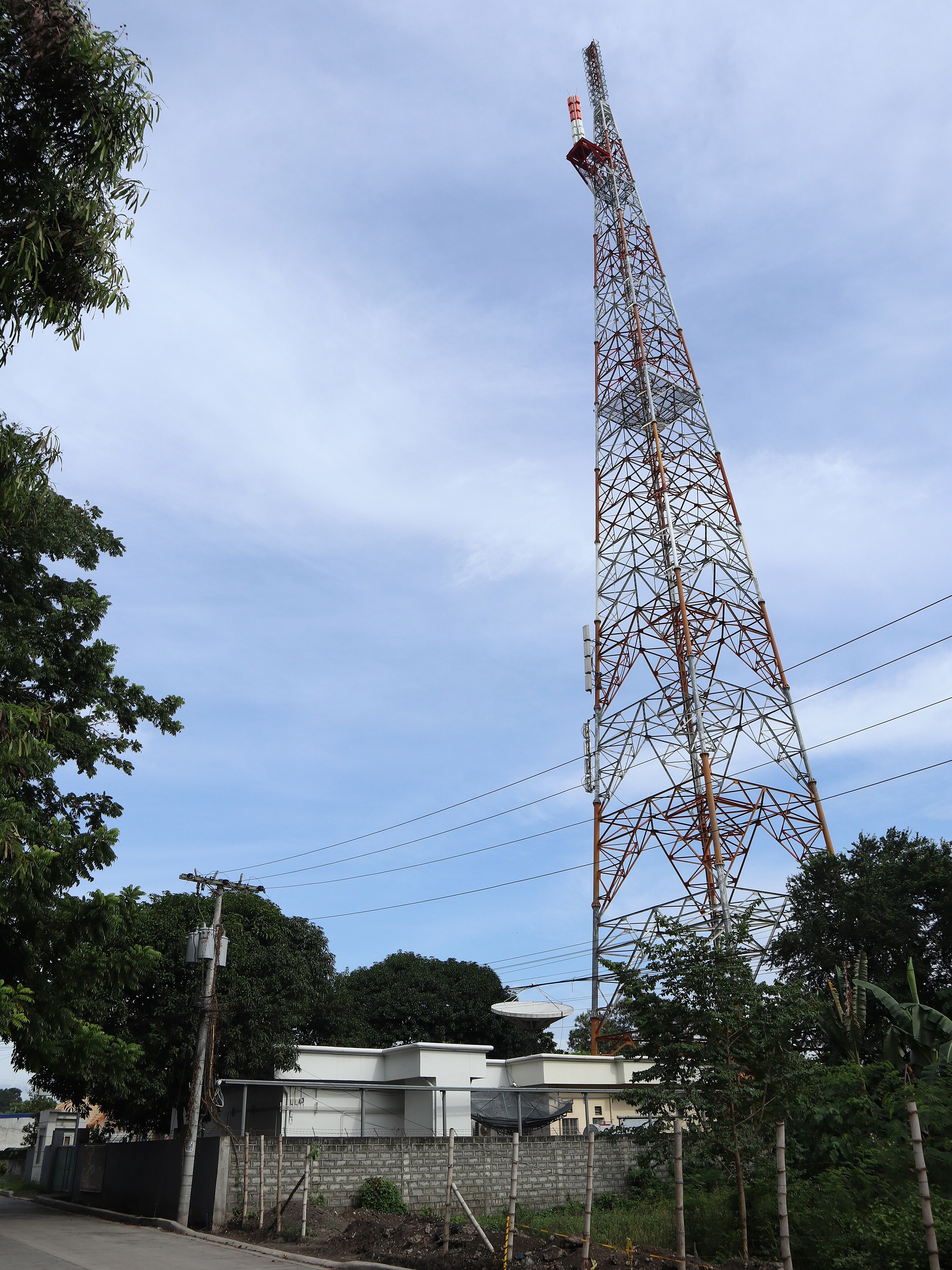 File:Power Tower (1).jpg - Wikipedia