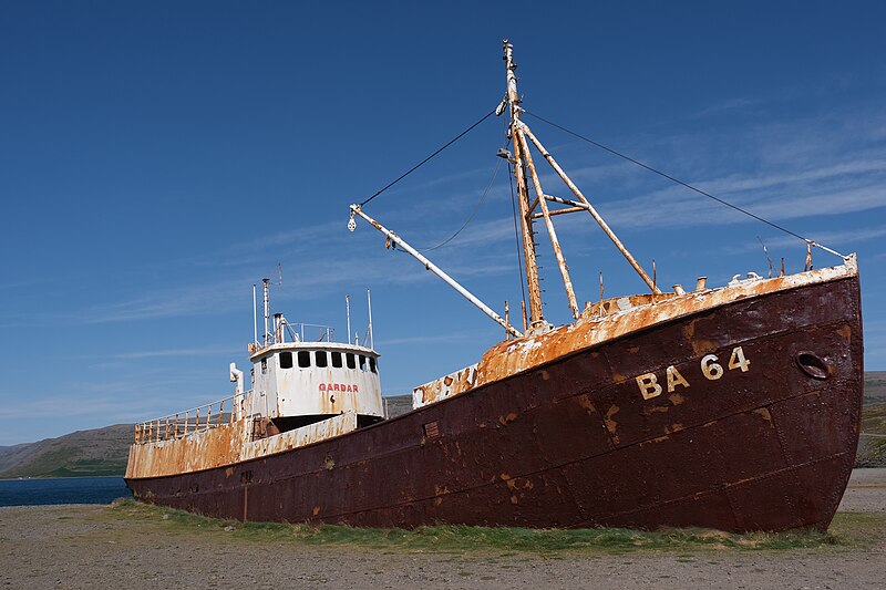 File:Garðar BA 64 ship wreck.jpg