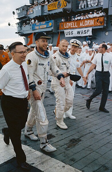 File:Gemini 12 crew arrives aboard the aircraft carrier USS Wasp.jpg