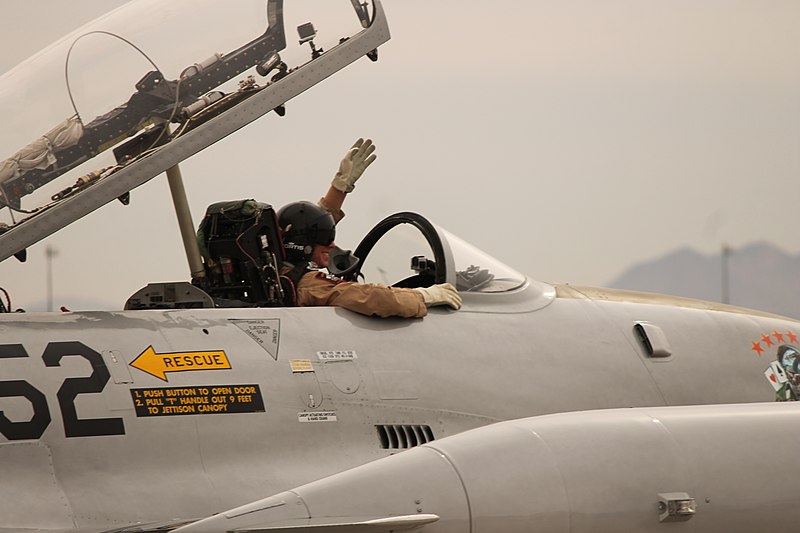 File:Greg Colyer Waving at Crowd.jpg