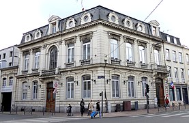 La Mairie de quartier dans l'ancien Hôtel Courmont, place Vanhoenacker.