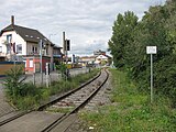 die Industriehafenbahn neben der Industriestraße in Mannheim