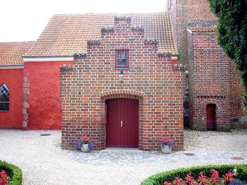 File:Herstedoester Kirke Albertslund Denmark porch.jpg