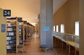 Stadtbibliothek Hida (innen)