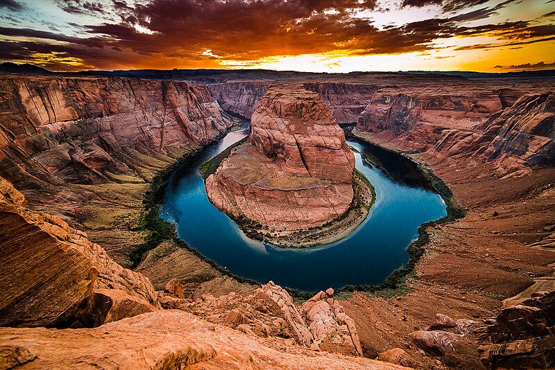 File:Horseshoe Bend with 14mm Lens on Nikon D800e.jpg