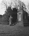Hr. Basyleck oprichter Comenius monument bij het monument te Naarden, Bestanddeelnr 901-6154.jpg