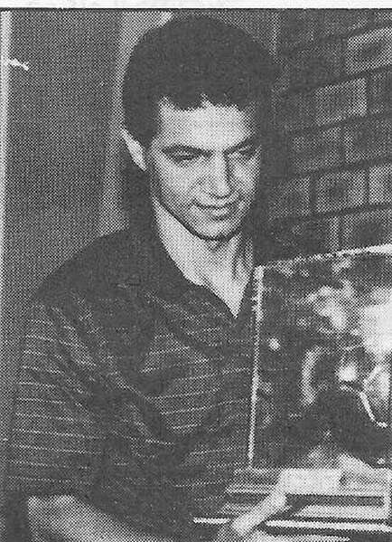 Saeed receiving the Best Arab Goalscorer Award in 1985