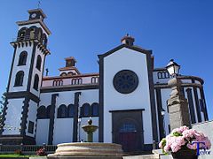 Iglesia de Moya - panoramio.jpg