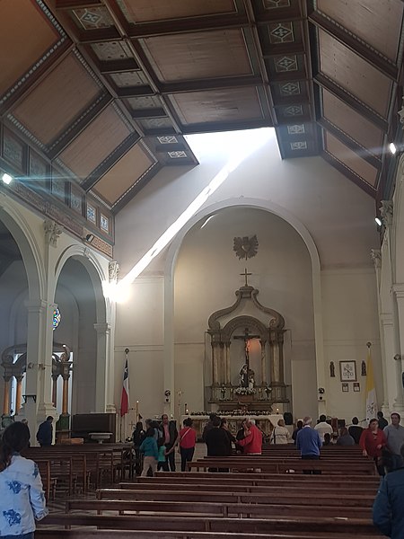 File:Interior Basilica Sta Ana Rengo.jpg