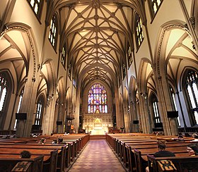 Interior of Trinity Church, Manhattan.jpg