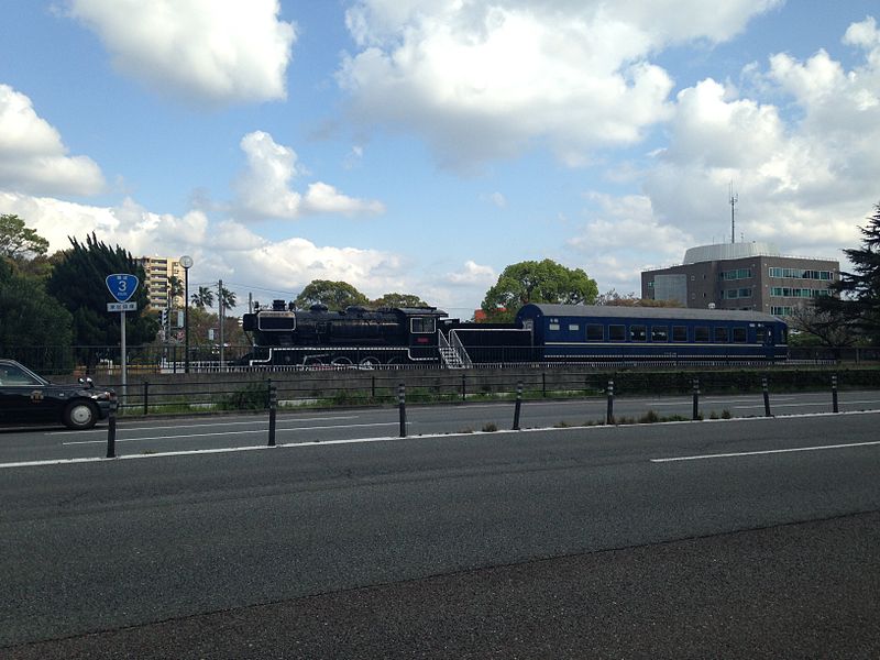 File:JNR Class 9600 & 20 Passenger Car in Kaizuka Park.JPG