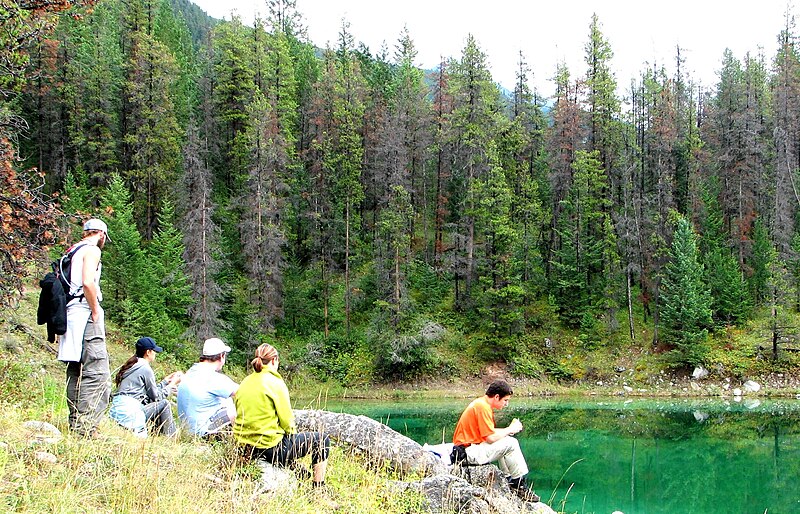 File:Jasper Five Lakes Trail - panoramio.jpg