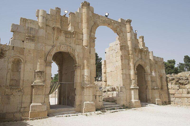 File:Jerash South Gate 0727.jpg