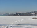 English: Rożnowskie Lake Polski: Zamarznięte Jezioro Rożnowskie. Widok z Tęgoborzy w kierunku Zbyszyc. Na przeciwległym brzegu - kościół w Zbyszycach.