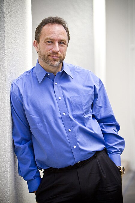 ไฟล์:Jimmy Wales July 2010.jpg