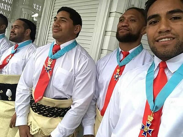 Taumalolo (2nd left) alongside Tongan teammates in 2017