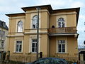 Villa mit Einfriedung