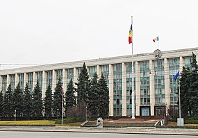 Kišiněv, budova vlády (2019-03-16; 01 cropped).jpg