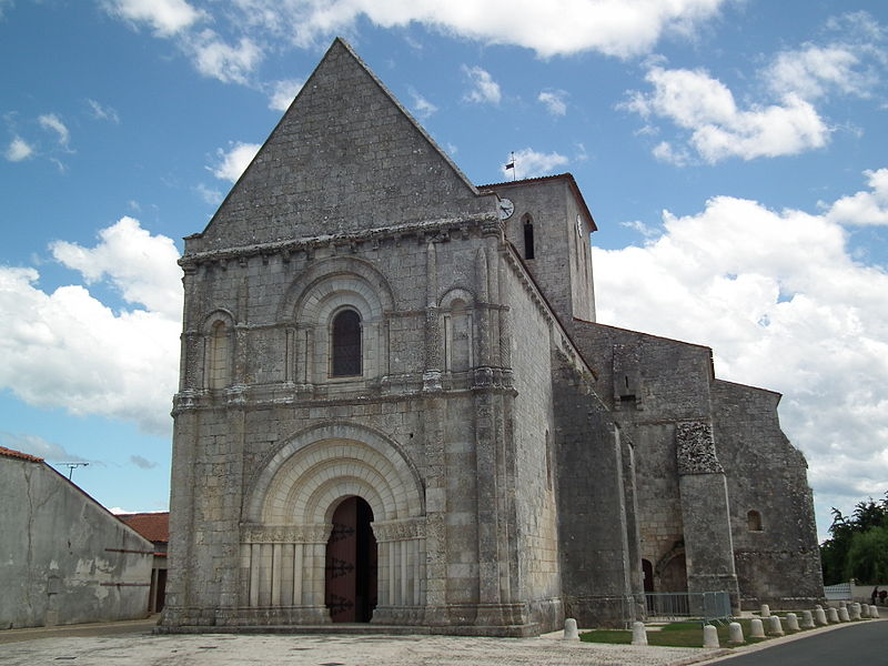 File:L'église de Meursac (2).JPG