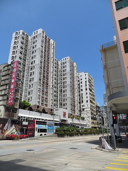 File:Lai Chi Kok Road near Maple Street (Hong Kong).jpg