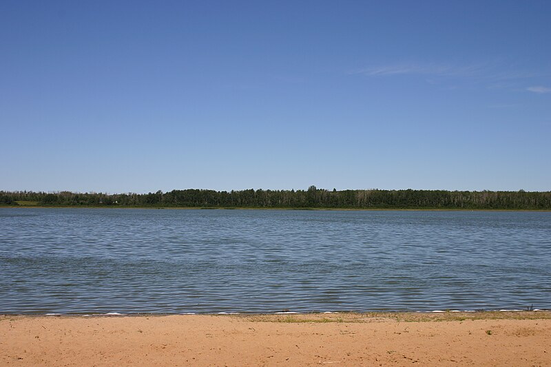 File:Lake Shot (25078627).jpg