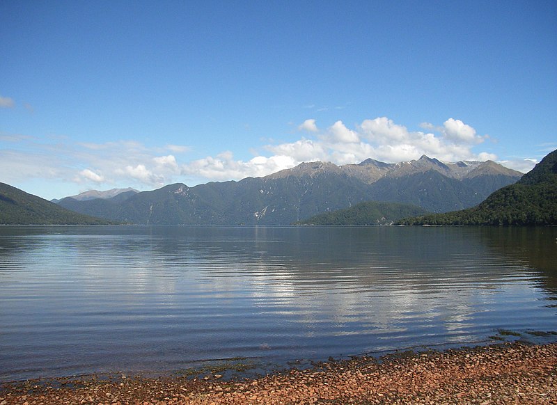 File:Lake hauroko.jpg