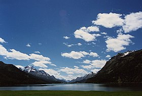 O lago de Sils com, no centro à direita da foto, o piz Lunghin.