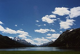 Innsjøen Sils med, midt til høyre på bildet, piz Lunghin.