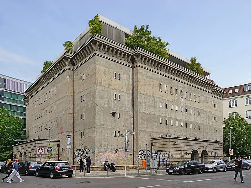 File:Le bunker de la fondation Boros (Berlin) (23504580538).jpg