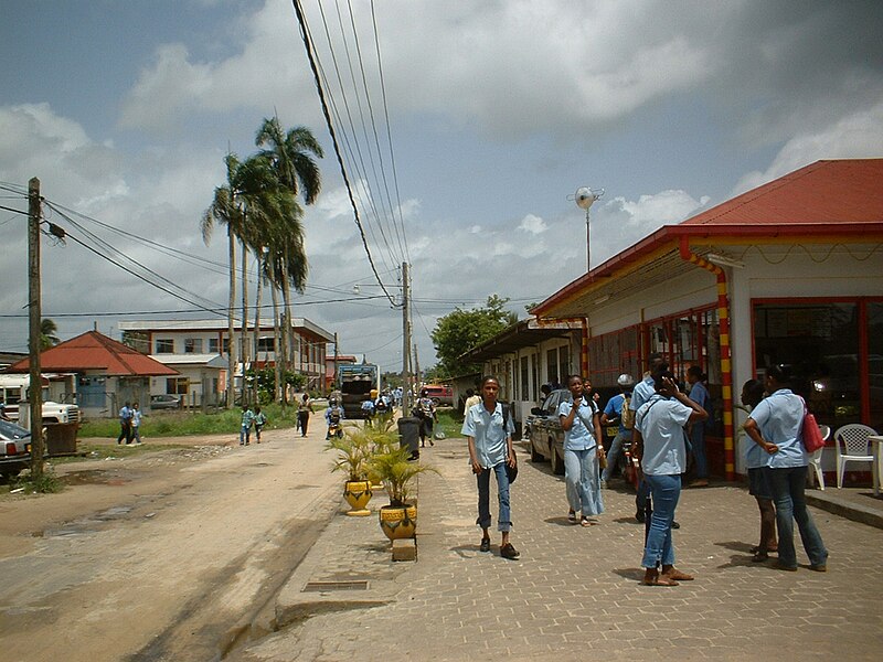 File:Lelydorp, Suriname 2004.jpg