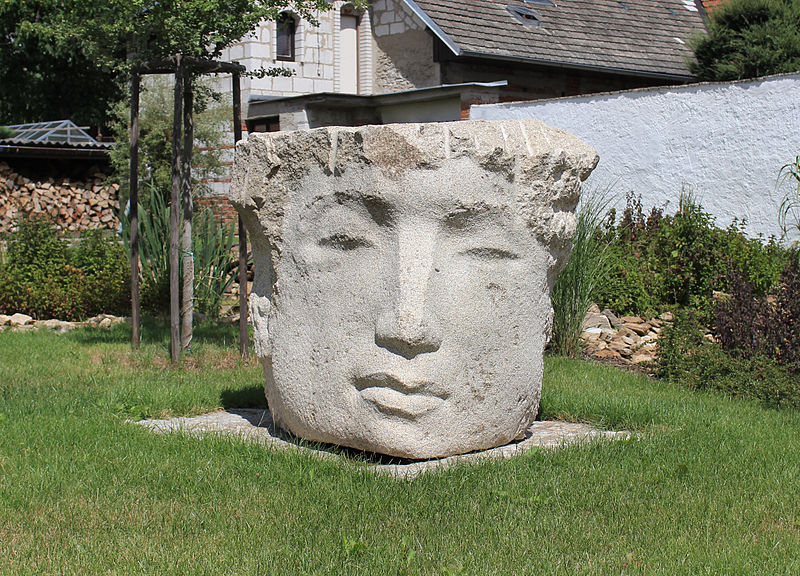 Soubor:Lhota-Vlasenice, Vlasenice, sculpture 1.jpg