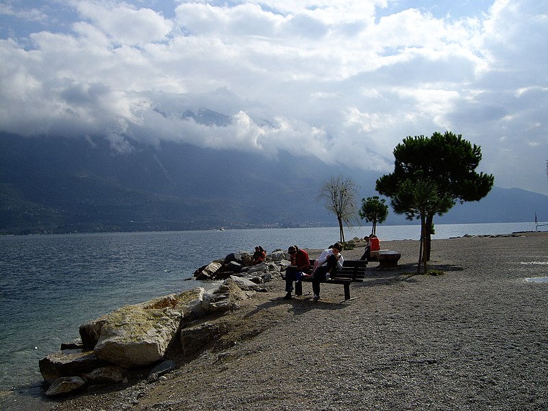 File:Limone sul Garda, Province of Brescia, Italy - panoramio.jpg