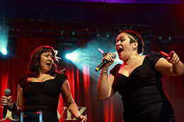 Linda et Vika Bull.jpg