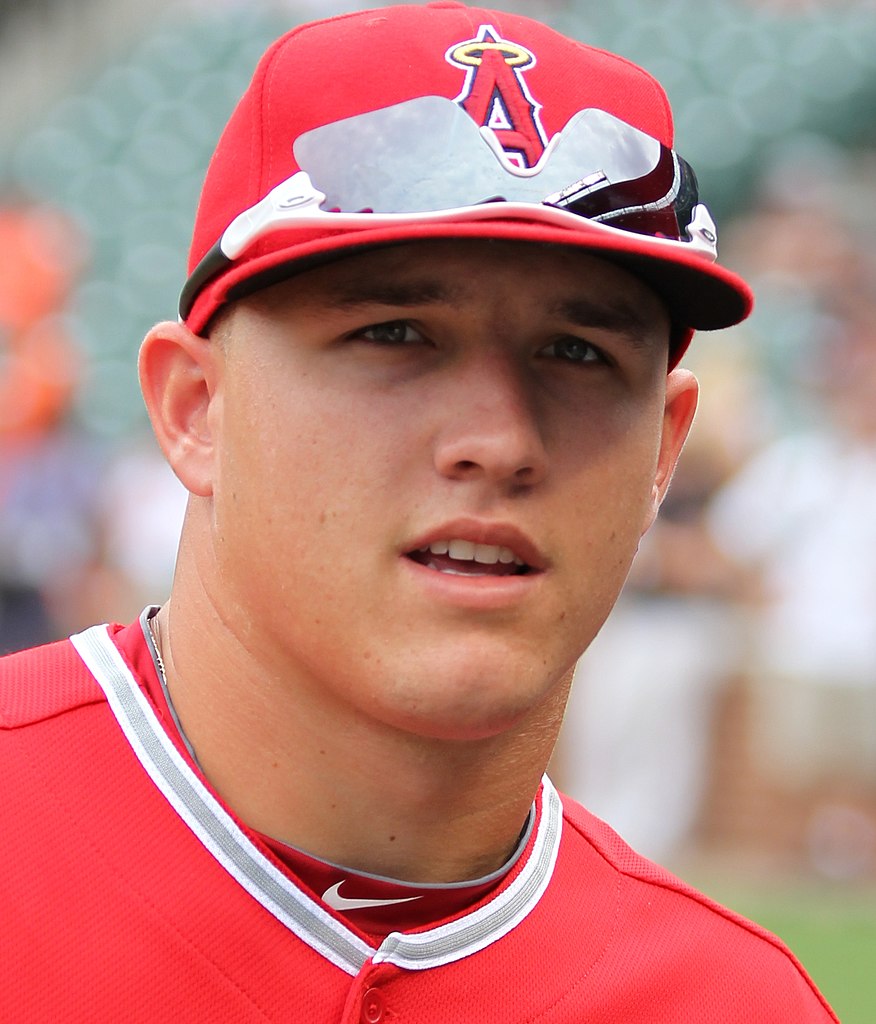File:Los Angeles Angels center fielder Mike Trout (27) (5971760364
