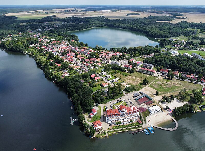 File:Lubniewice oraz jezioro Krajnik widziane od południowego zachodu aerial 2023.jpg