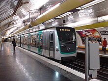 Einheit 100 im Farbschema der STIF/RATP in der Station Billancourt