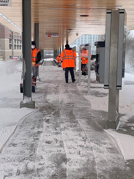 File:MTA Crews Respond to Winter Storm (50730426987).jpg