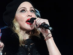 Photographie de Madonna en concert en 2012.