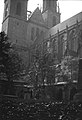 Magdeburger Dom Blick vom Kreuzgang zu den Türmen 1927.jpg