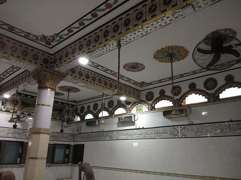 File:Main hall roof side Mai Khairiji Masjid.jpg