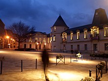 Place de l'Hôtel-de-Ville de Clamart.