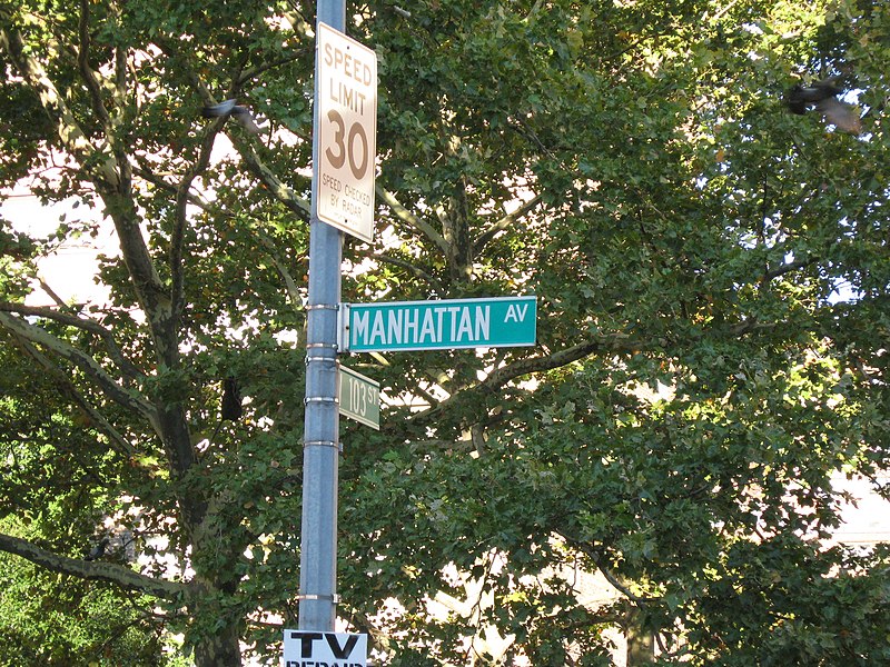 File:Manhattan Av. - panoramio.jpg