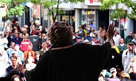Staples singing at the 2008 Kitchener Blues Festival MavisStaples KBF2008 CallingOnTheSun.jpg