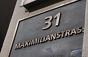 Maximilianstrasse 31, Hausschild