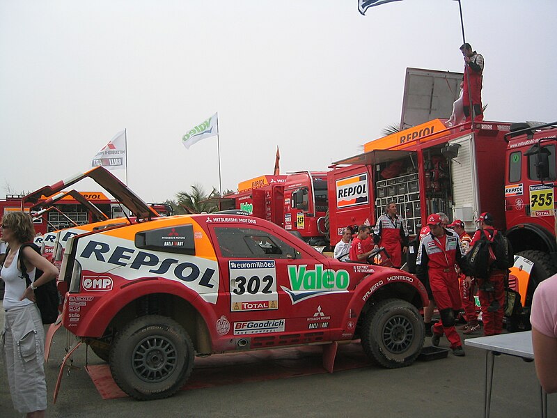 File:Mitsubishi Pajero in Rally Dakar 2007.jpg